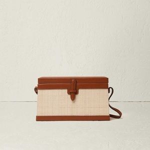 THE SQUARE TRUNK IN NAPPA AND WOVEN IRACA